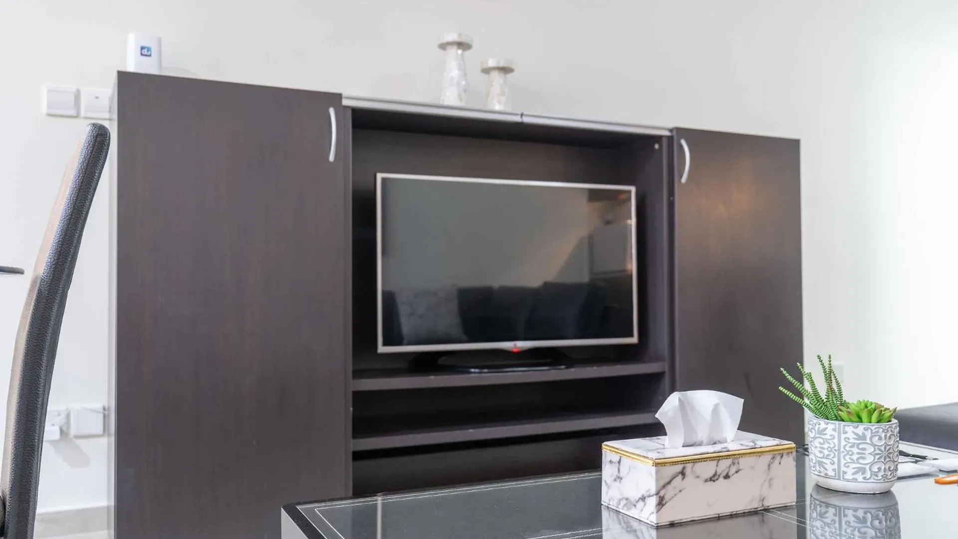 Apartment Amazing And Chic 1 Bedroom In Goldcrest Views 2 Dubai