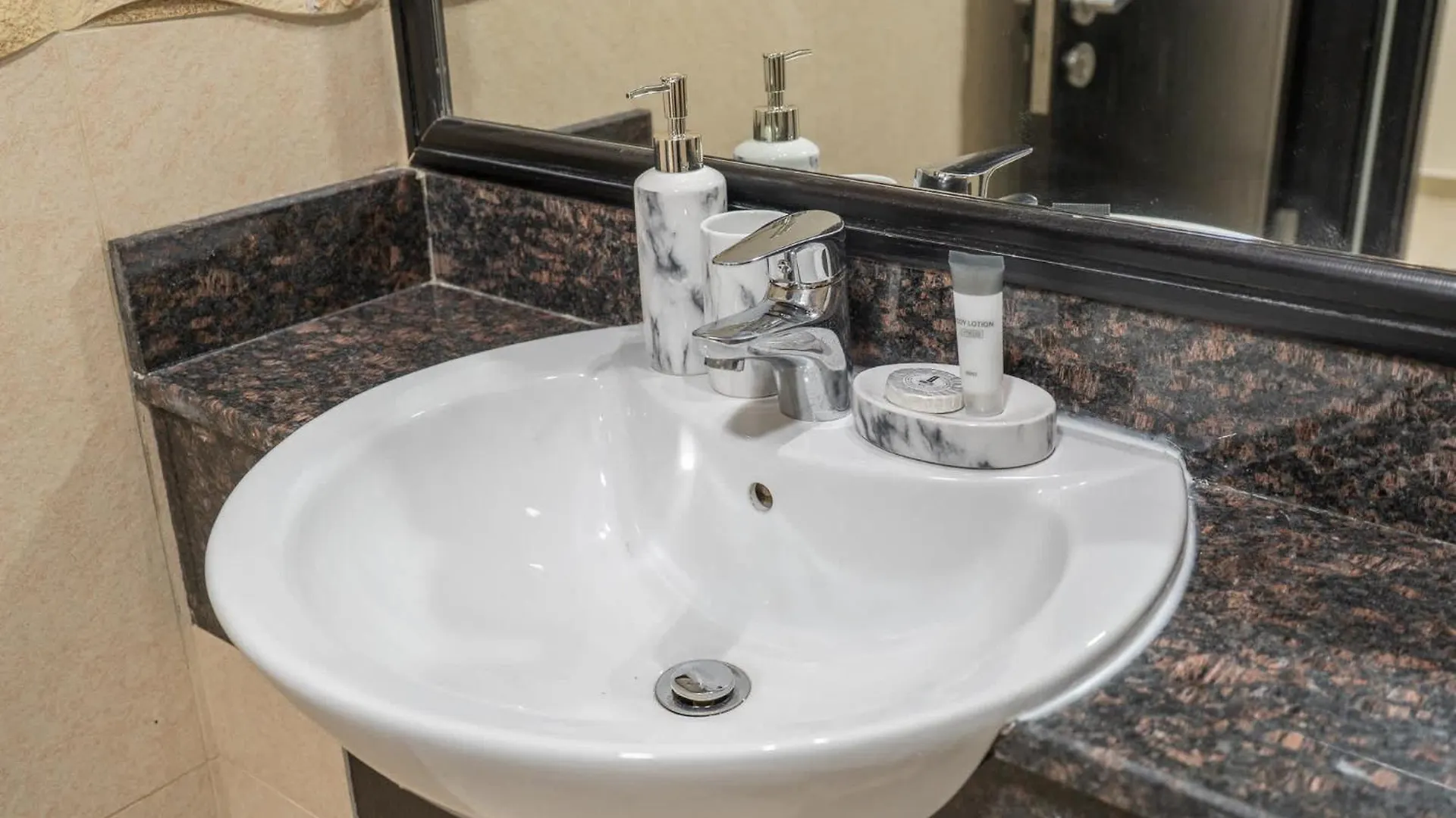 Apartment Amazing And Chic 1 Bedroom In Goldcrest Views 2 Dubai United Arab Emirates