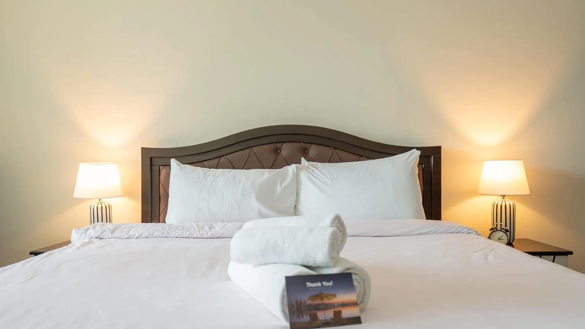 Amazing And Chic 1 Bedroom In Goldcrest Views 2 Dubai