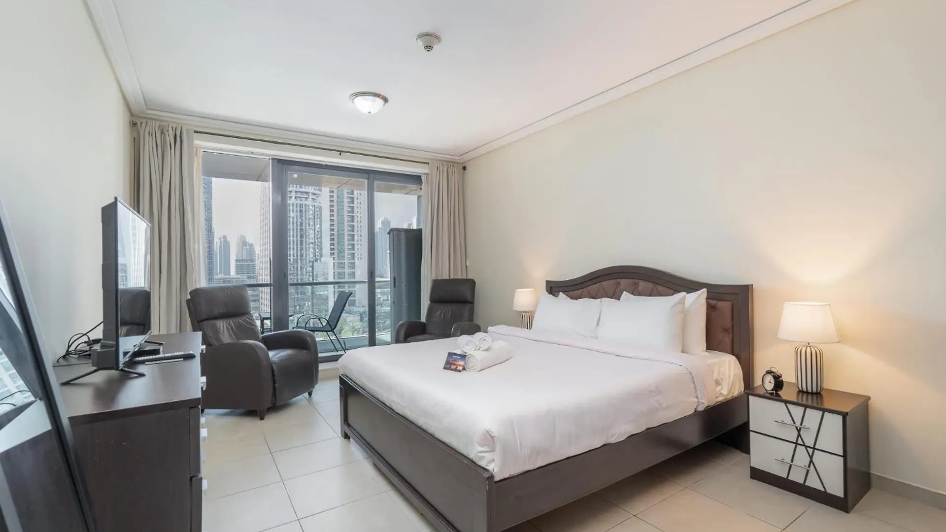 Amazing And Chic 1 Bedroom In Goldcrest Views 2 Dubai