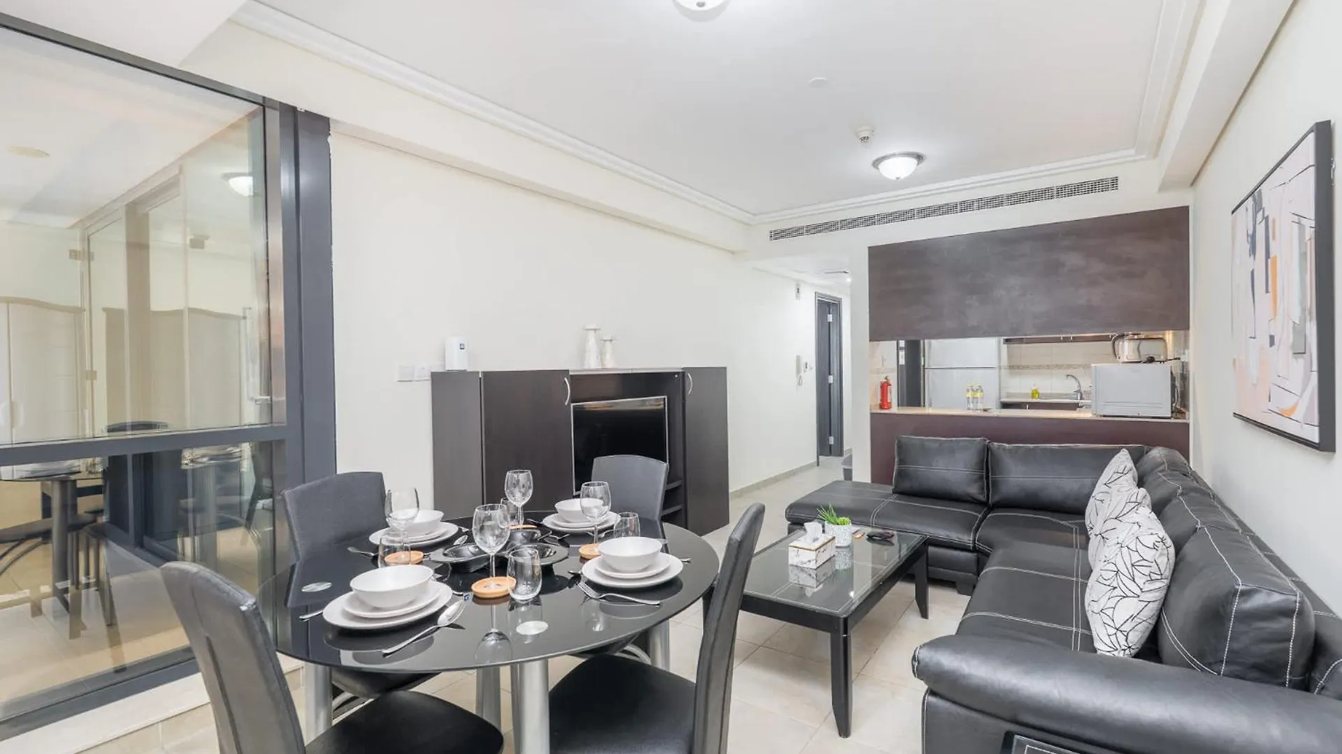 Amazing And Chic 1 Bedroom In Goldcrest Views 2 Dubai Apartment