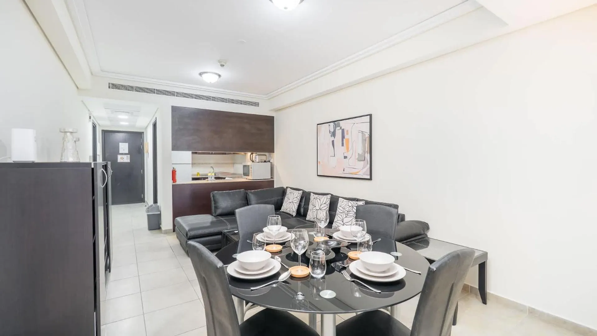 Amazing And Chic 1 Bedroom In Goldcrest Views 2 Dubai United Arab Emirates