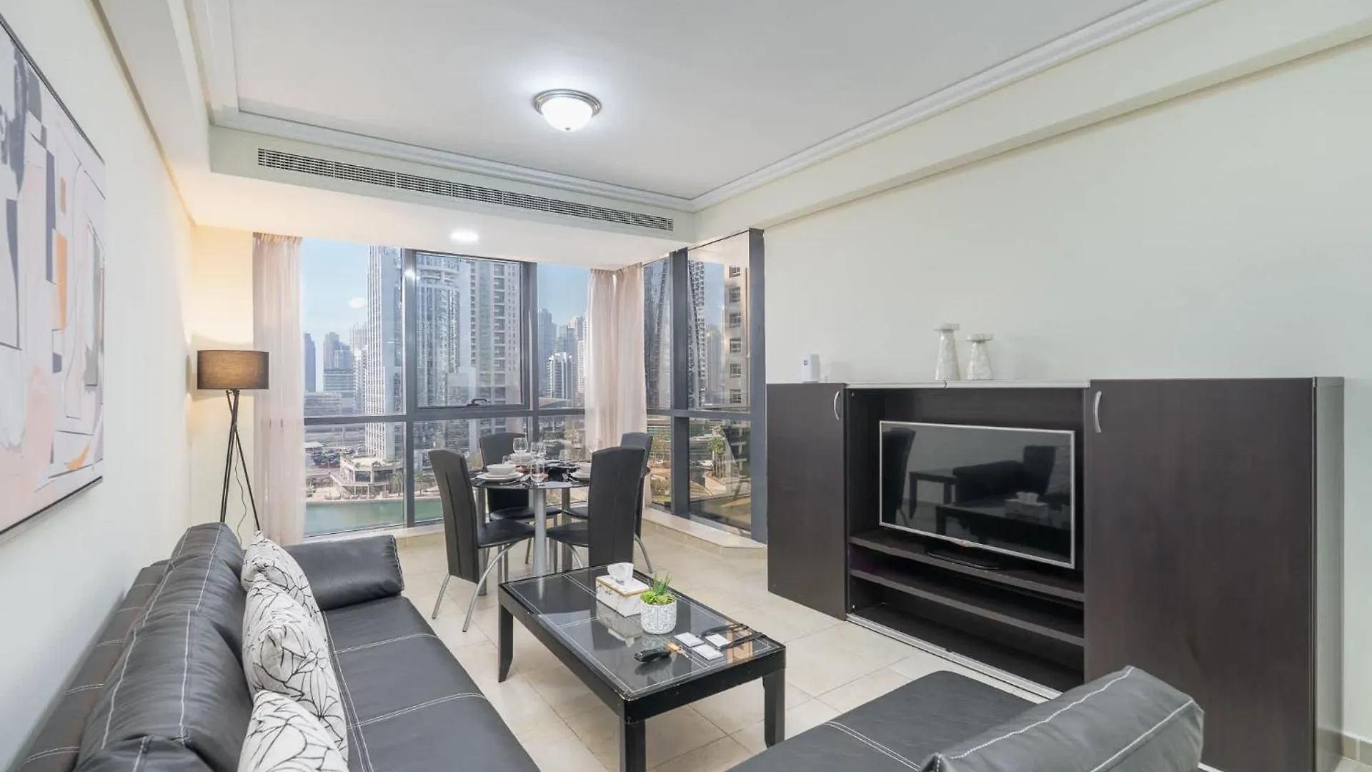 Amazing And Chic 1 Bedroom In Goldcrest Views 2 Dubai