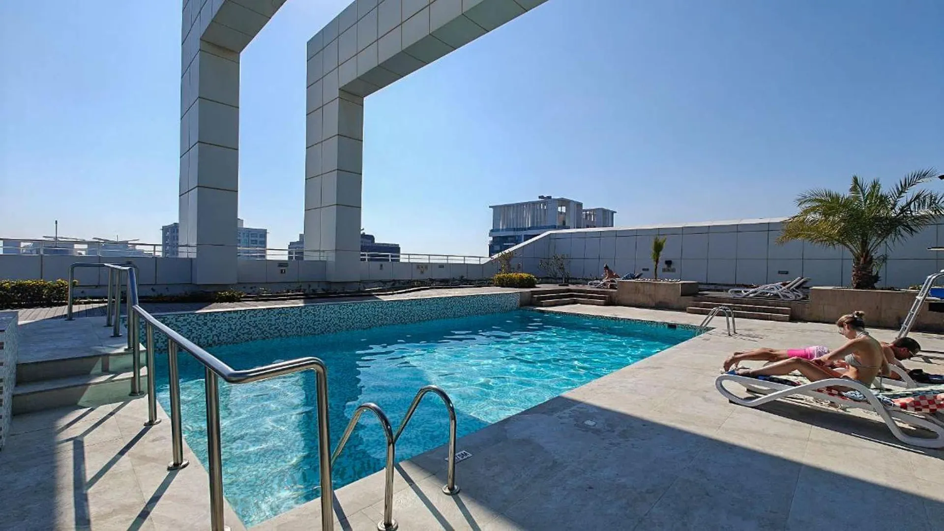 Amazing And Chic 1 Bedroom In Goldcrest Views 2 Dubai